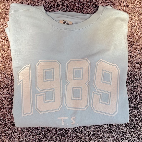 1989 TS Light Blue Crewneck Size Large - Picture 2 of 6